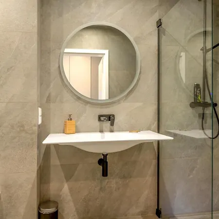 Double Rest Apartment *