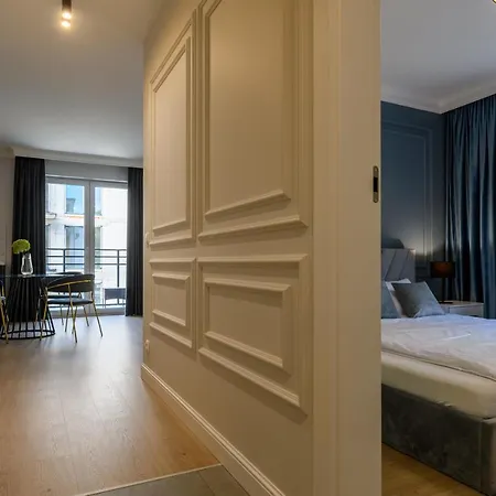 Double Rest Apartment *