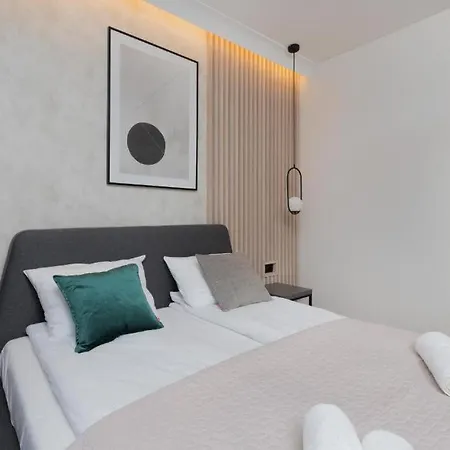 Double Rest Apartment *