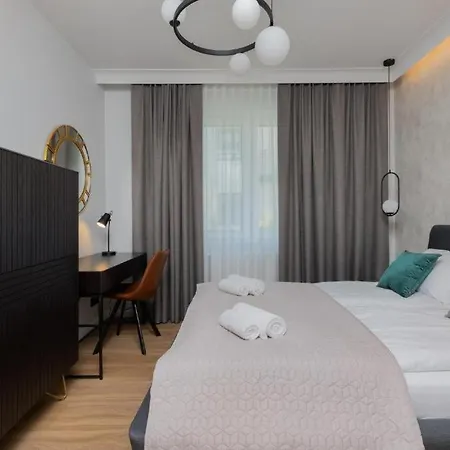 Double Rest Apartment *