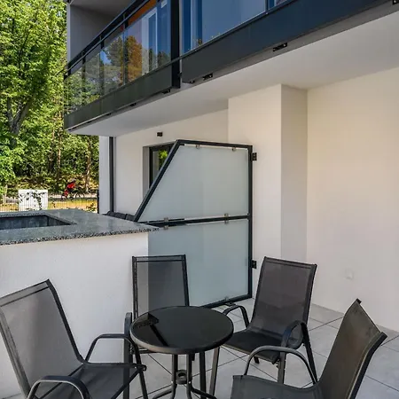 Double Rest Apartment *